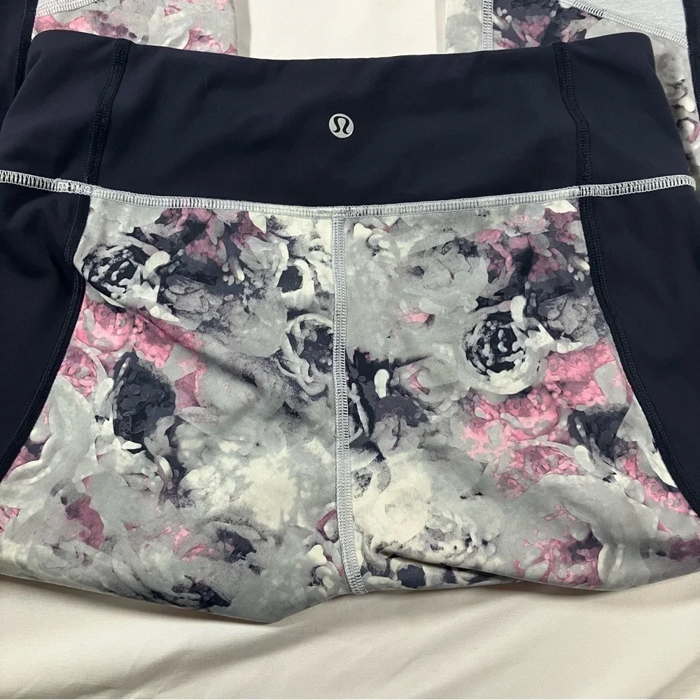 Lululemon If You're Lucky Crop Moody Mirage White Deep Navy blue silver sz 6 - Picture 8 of 11